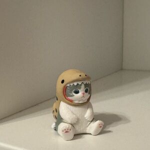 Mofusand Sitting Sea Creature Figurine: Moray Eel